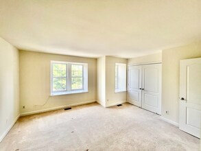 14129 Yorkshire Woods Dr in Silver Spring, MD - Foto de edificio - Building Photo