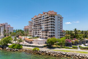 Palazzo Del Sol/Della Luna in Miami Beach, FL - Building Photo