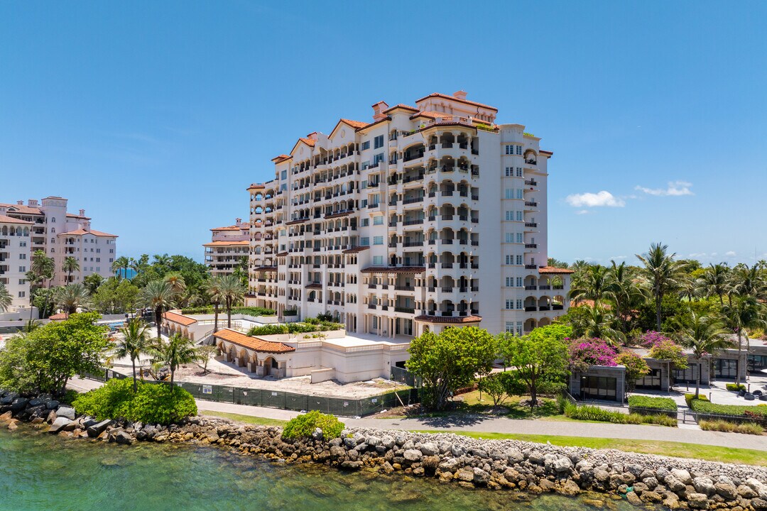 Palazzo Del Sol/Della Luna in Miami Beach, FL - Building Photo
