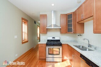 2448 N Campbell Ave, Unit J09P in Chicago, IL - Building Photo - Building Photo