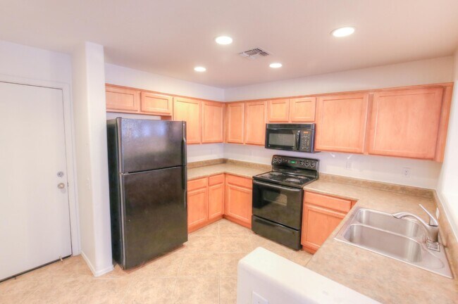 6037 S Sweet Birch Ln in Tucson, AZ - Foto de edificio - Building Photo