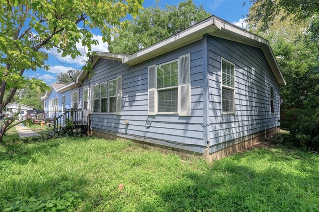 1041 Reverend B J Lewis Dr