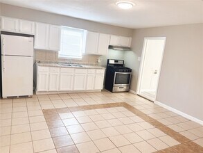 6710 England St in Houston, TX - Building Photo - Building Photo