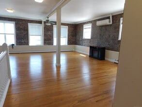147 Bank St in New London, CT - Building Photo - Building Photo