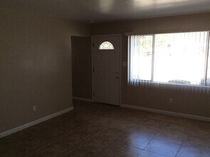 2114 Brundage Ln in Bakersfield, CA - Building Photo - Building Photo