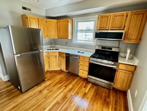 33 Adamson St, Unit 3 in Boston, MA - Building Photo - Building Photo