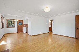 5845 NE 30th Ave, Unit 5845 NE 30th Ave in Portland, OR - Building Photo - Building Photo