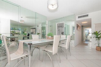 1965 S Ocean Dr, Unit MR in Hallandale Beach, FL - Building Photo - Building Photo