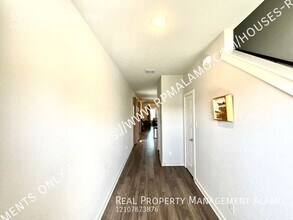 507 Wild Olive Wy in San Antonio, TX - Building Photo - Building Photo