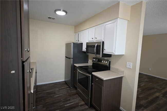 2514 N McCarran St in North Las Vegas, NV - Building Photo - Building Photo