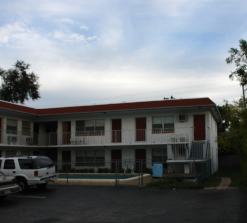 2615 Polk St in Hollywood, FL - Building Photo