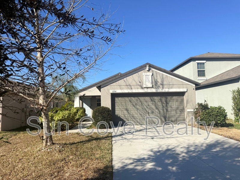 12136 MIracle Mile Dr in Riverview, FL - Building Photo