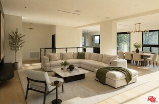 3147 Hollyridge Dr in Los Angeles, CA - Building Photo