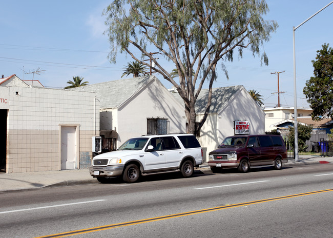 7119-7121 Miles Ave in Huntington Park, CA - Foto de edificio - Building Photo