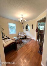 33 Kinglet Ave in Marlboro, NJ - Building Photo - Building Photo