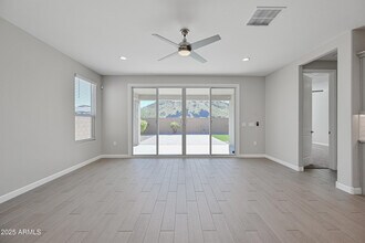 1825 E Saguaro Park Ln in Phoenix, AZ - Foto de edificio - Building Photo
