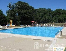 18 College Dr in Edison, NJ - Building Photo - Building Photo