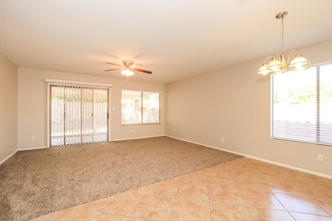 8818 W Salter Dr in Peoria, AZ - Foto de edificio - Building Photo