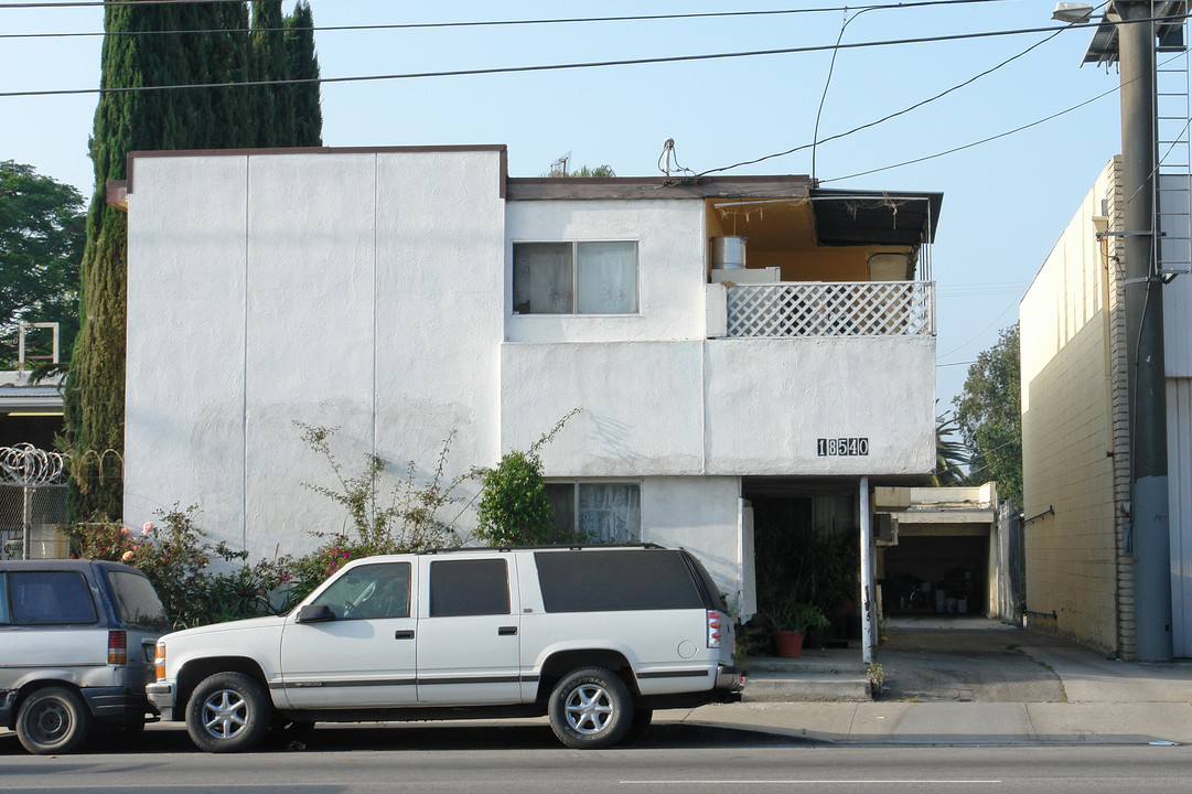 18540 Parthenia St in Northridge, CA - Building Photo