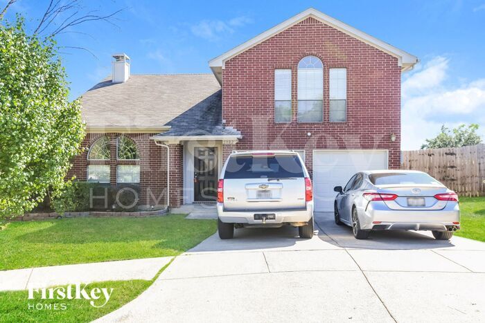 5902 Silverpoint Ct in Arlington, TX - Building Photo