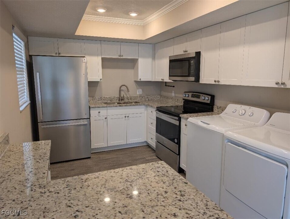 3705 SE 9th Pl in Cape Coral, FL - Building Photo