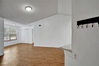 417 Vista Isles Dr in Sunrise, FL - Building Photo - Building Photo