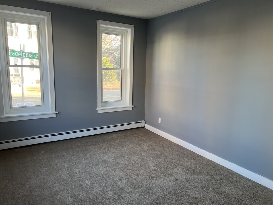 400 E Philadelphia Ave, Unit #2nd floor west in Boyertown, PA - Building Photo