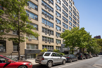 435 E 65th St in New York, NY - Building Photo - Building Photo