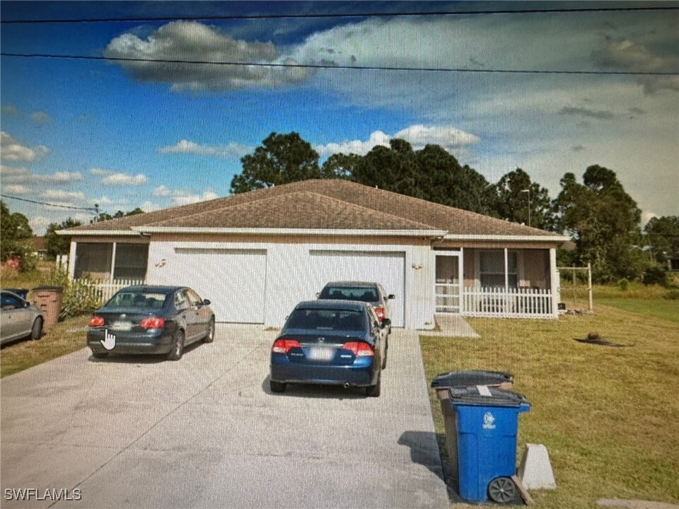 4648 Golfview Blvd in Lehigh Acres, FL - Foto de edificio