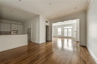 2885 Woodside St in Dallas, TX - Building Photo - Building Photo