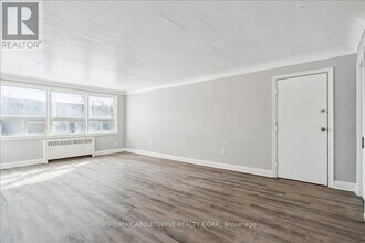 145 North Service Rd E in Oakville, ON - Building Photo - Building Photo