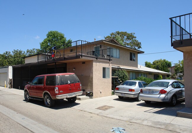 2041 N Ventura Rd in Oxnard, CA - Foto de edificio - Building Photo