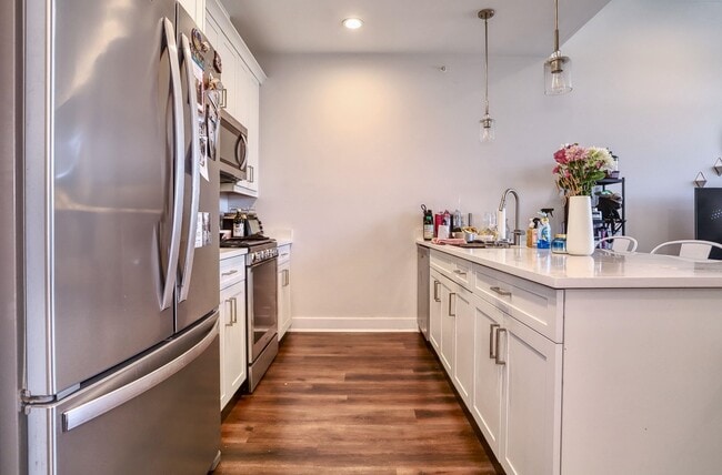 110 Market St in Saddle Brook, NJ - Building Photo - Building Photo