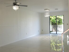 9336 W 34th Ct in Hialeah, FL - Building Photo - Building Photo