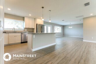 5292 Trekell St in North Port, FL - Building Photo - Building Photo