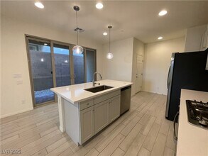 11751 Emerald Lk Ave in Las Vegas, NV - Building Photo - Building Photo