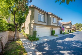 8072 E Snapdragon Ln in Anaheim, CA - Foto de edificio - Building Photo