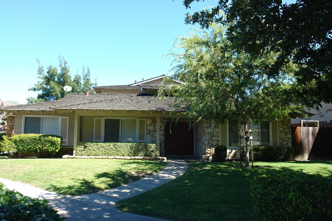 1709 De Marietta Ave in San Jose, CA - Building Photo