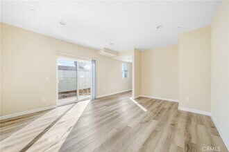 1002 E 33rd St, Unit 2123 in Los Angeles, CA - Building Photo - Building Photo