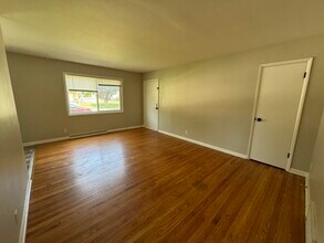 9335 W Sheridan Ave in Milwaukee, WI - Building Photo - Building Photo