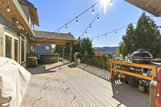 16075 SE Winterborne Ct in Damascus, OR - Building Photo - Building Photo