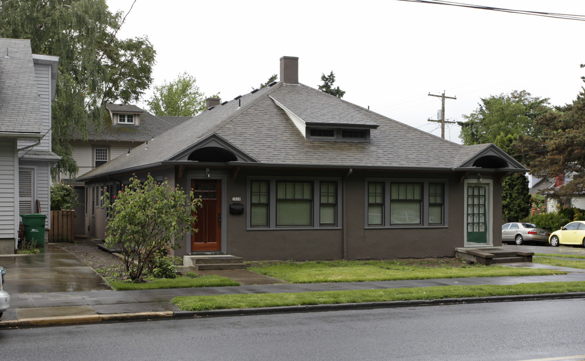 3802-3808 SE Stark St in Portland, OR - Foto de edificio