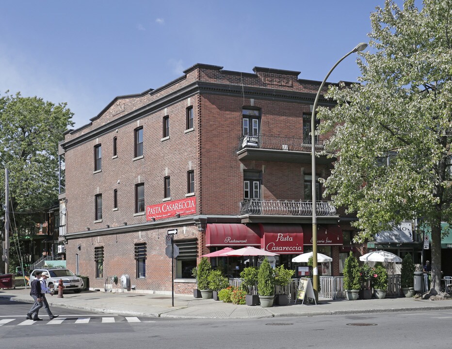 5849 W Sherbrooke O in Montréal, QC - Building Photo