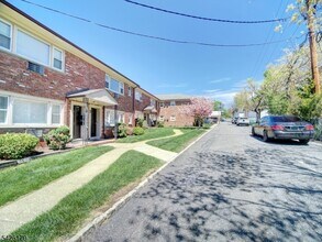365 Bloomfield Ave in Verona, NJ - Building Photo - Building Photo
