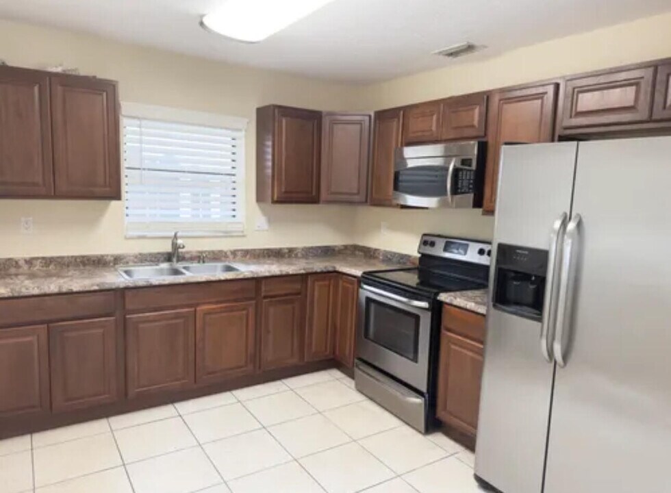 113 Sunrise Ave in Lantana, FL - Building Photo