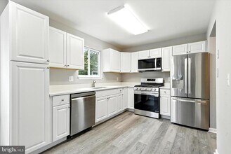 1061 Berkley Dr in Sykesville, MD - Building Photo - Building Photo