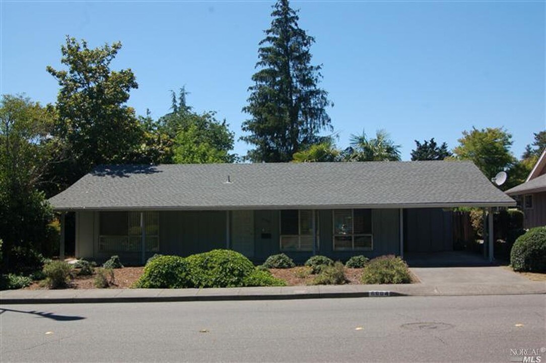 6604 Fairfield Dr in Santa Rosa, CA - Building Photo