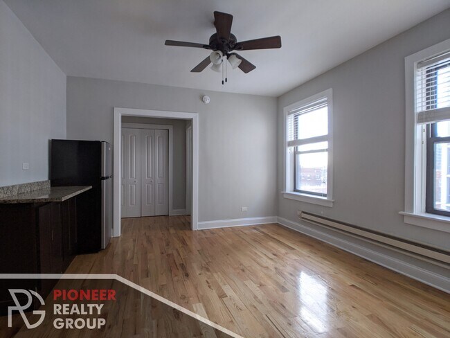 612 W Patterson Ave in Chicago, IL - Building Photo - Building Photo