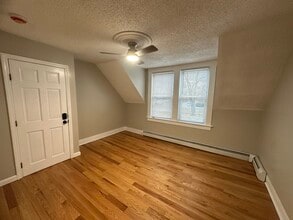 17 Central St, Unit Apt. 4 in Derry, NH - Building Photo - Building Photo