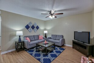 Miccosukee Arms in Tallahassee, FL - Building Photo